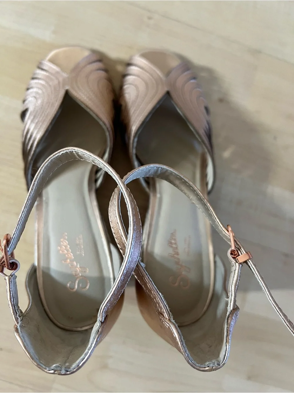 Seychelles Wedge Sandals Womens 9 Rose Gold Metallic Leather Ankle Strap Shoes